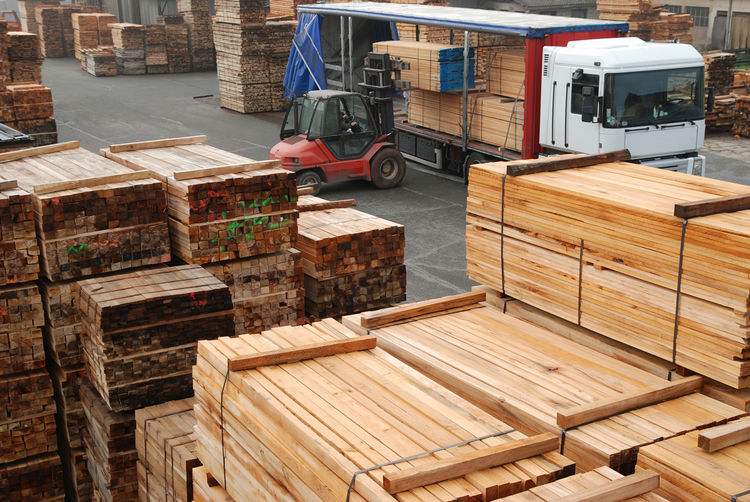 Forklift-loading-boards-in-a-lumberyard-5965516-1200pxW_adc1e075-2