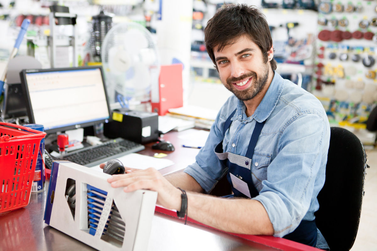 Working at a hardware store-67392003_XXXLarge.e796de60