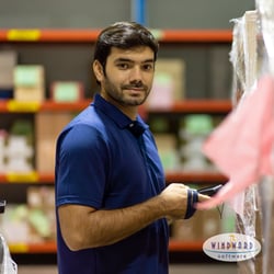 warehouse-worker-scanning