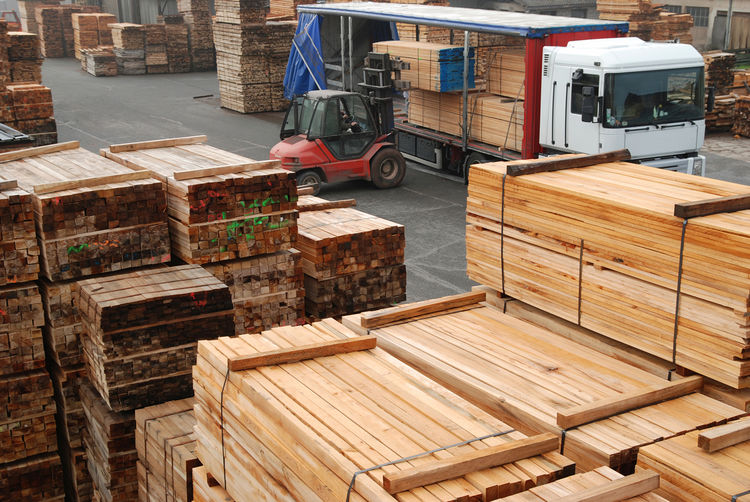 Forklift-loading-dimensional-lumber